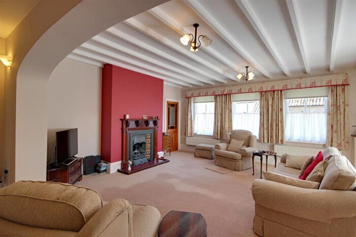 6 Bedroom Link Detached House For Sale In Westgate, North Cave, HU15