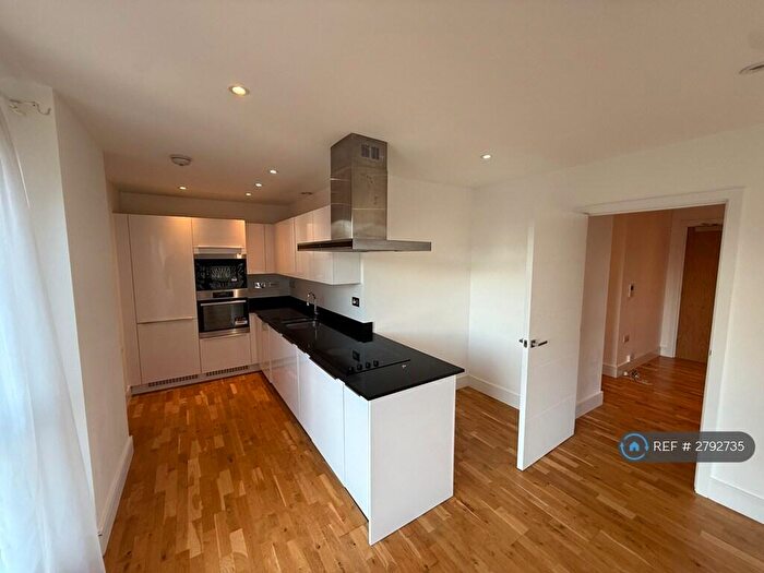 2 Bedroom Flat To Rent In Leven Road, London, E14