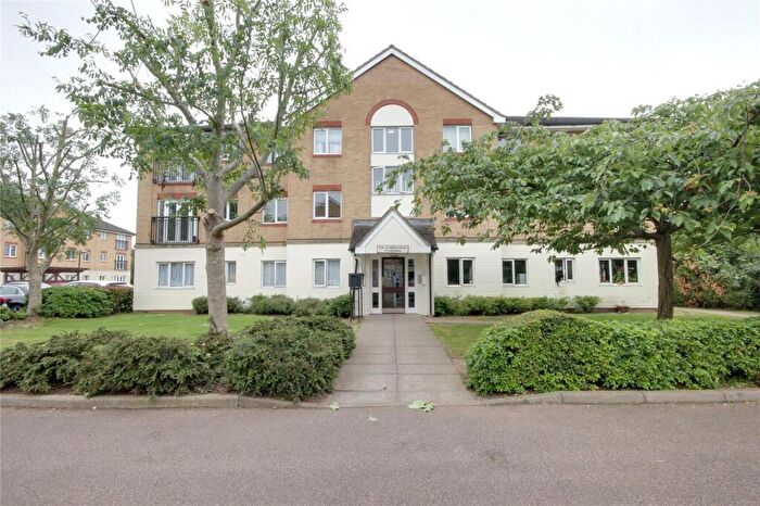 2 Bedroom Flat For Sale In Tysoe Avenue, Enfield, EN3