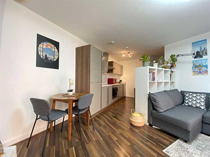 2 Bedroom Flat To Rent In Alto, Sillavan Way, Salford, M3