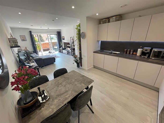 2 Bedroom Flat For Sale In Stunning St Floor Double Bedroom, Damsel Walk, NW9