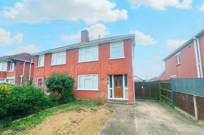 3 Bedroom House To Rent In Testwood Lane, Totton, SO40