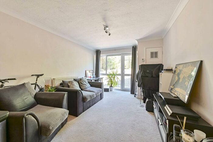 2 Bedroom Flat To Rent In Lansdowne Road, Wimbledon Village, London, SW20