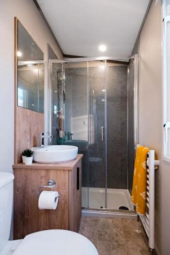 2 Bedroom Mobile/park Home For Sale In Amotherby Lane, Amotherby, Malton, YO17