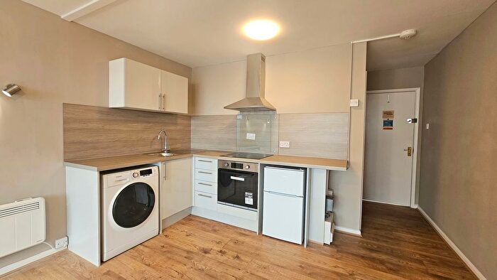 1 Bedroom Flat To Rent In Totnes Road, Paignton, TQ4