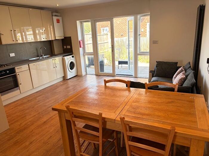 3 Bedroom Flat To Rent In Very Near Brunswick Road Area, Ealing North, W5