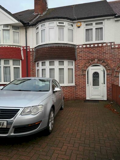 3 Bedroom Semi-Detached House To Rent In Carr Road, Northolt, UB5