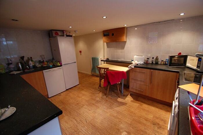 5 Bedroom Terraced House To Rent In Hessle Avenue, Hyde Park, Leeds, LS6