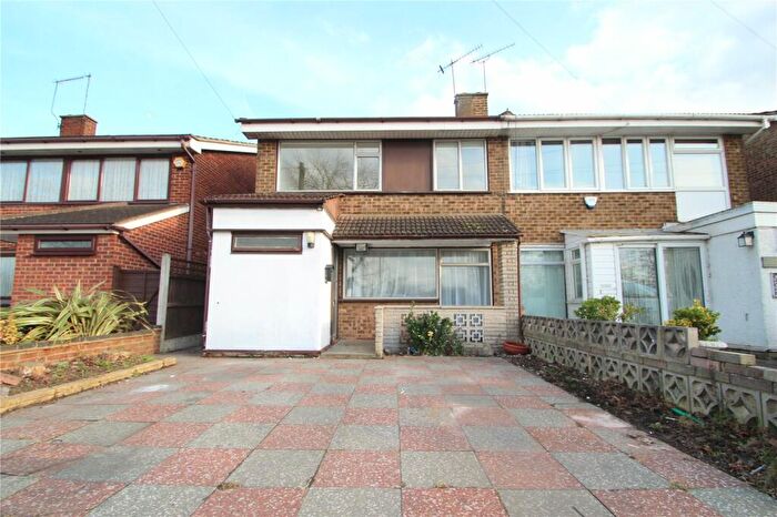 4 Bedroom Semi-Detached House To Rent In Upper Rainham Road, Hornchurch, Essex, RM12