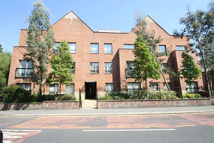 2 Bedroom Flat To Rent In Bank Place, Wilmslow, Cheshire, SK9