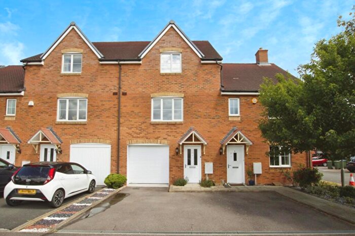 4 Bedroom Town House To Rent In Colney Road, Aylesbury, HP18