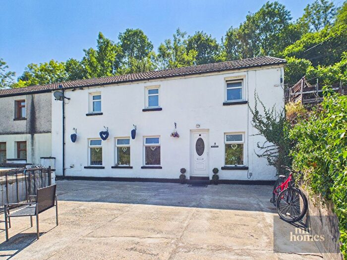 4 Bedroom Semi-Detached House For Sale In Castle Terrace, Troedyrhiw, Merthyr Tydfil, CF48