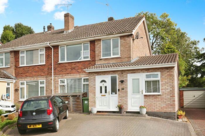 3 Bedroom Semi-Detached House For Sale In Priorsfield Road, Kenilworth, CV8