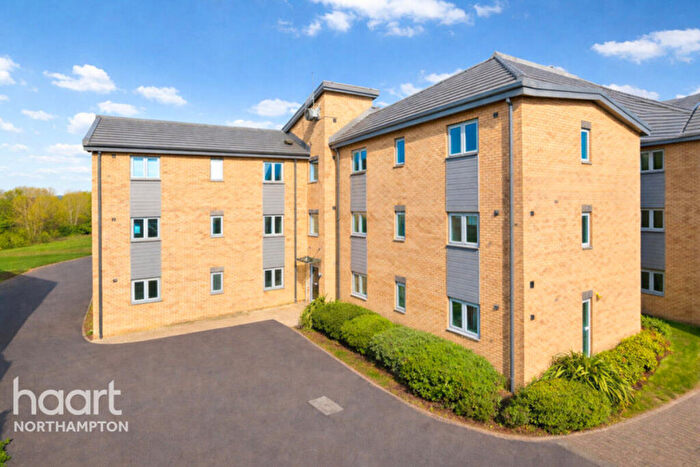 2 Bedroom Flat For Sale In Old Towcester Road, Northampton, NN4