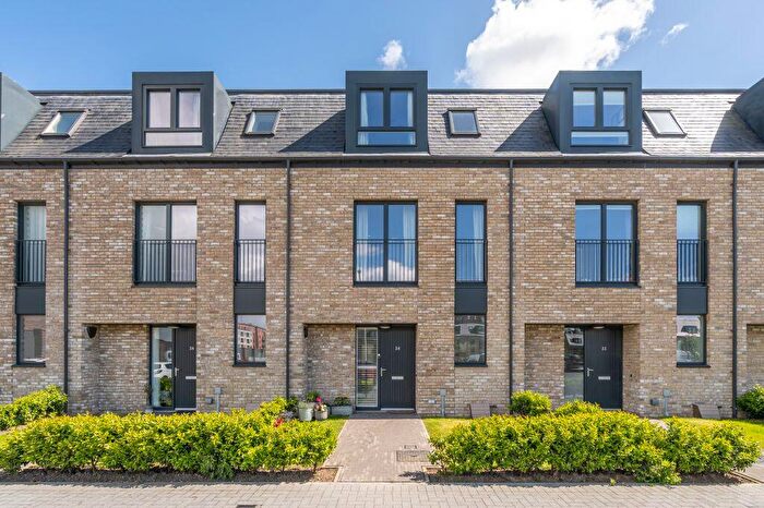 3 Bedroom Town House For Sale In South Carron Crescent, Leith, Edinburgh, EH6