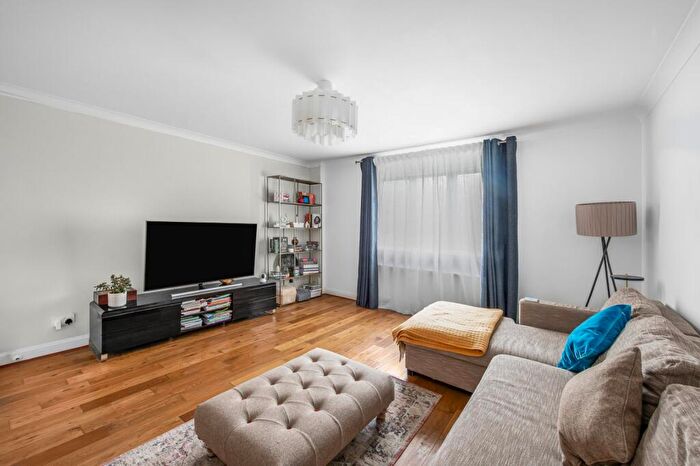 1 Bedroom Flat For Sale In Compass Point, Grenade Street, E14
