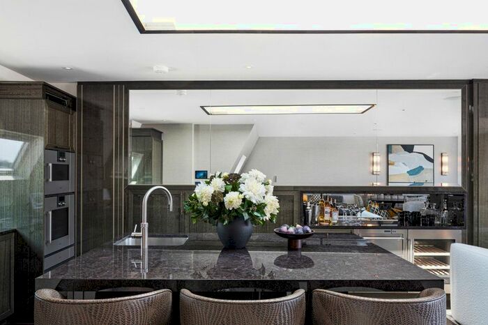 3 Bedroom Flat To Rent In Prince Of Wales Terrace, Kensington, W8