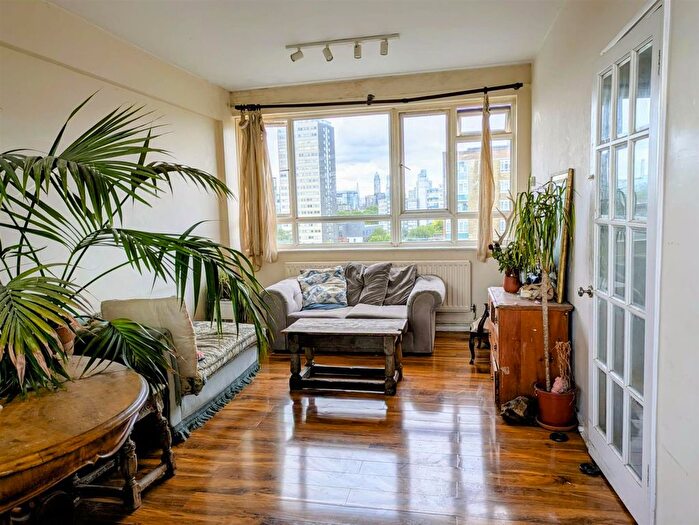 2 Bedroom Flat For Sale In Dagnall Street, London, SW11