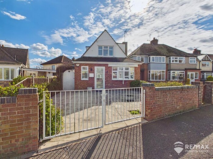 2 Bedroom Detached Bungalow For Sale In Mayflower Avenue, Harwich, CO12