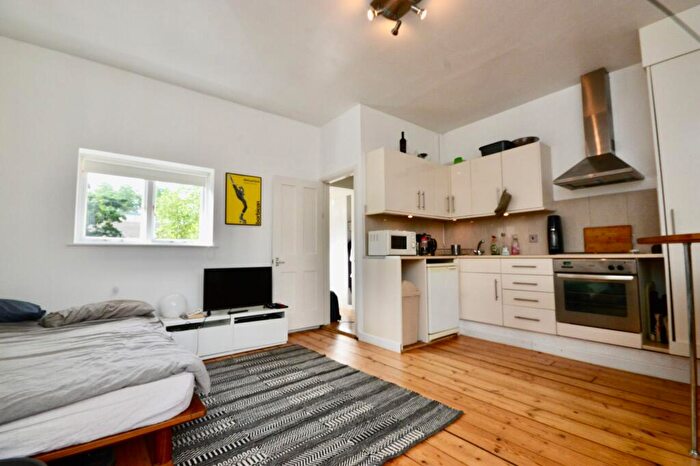 Flat For Sale In Sedgmoor Place, Pilgrims Cloisters, SE5