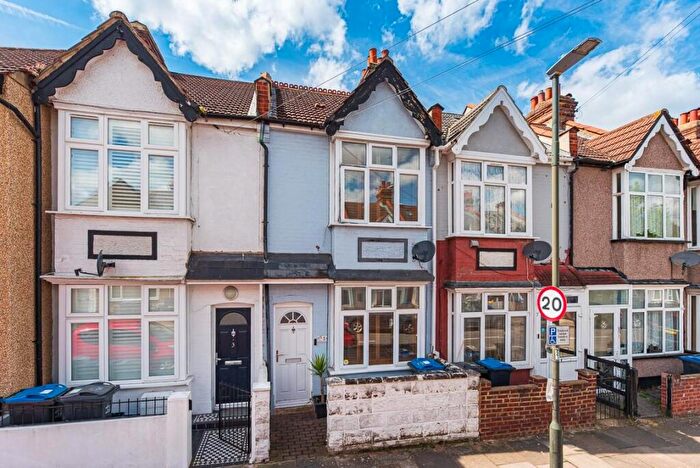 2 Bedroom House For Sale In Ashtree Avenue, Mitcham, CR4