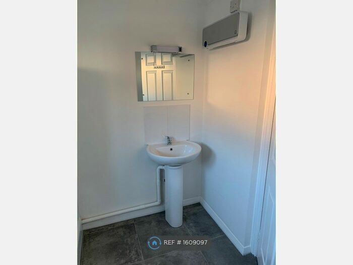 1 Bedroom Flat To Rent In Clarence Rd, Torpoint, PL11