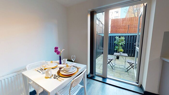 Studio To Rent In Dumfries Street, Luton, LU1