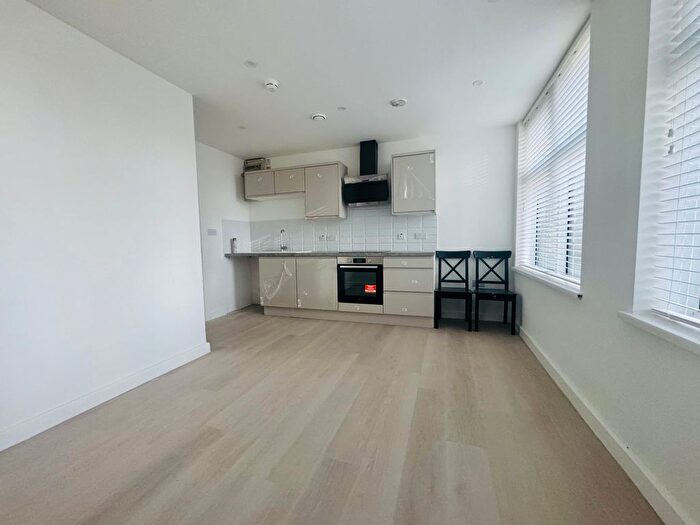 2 Bedroom Flat To Rent In Leeds Road, Bradford, BD1