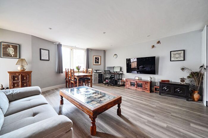 2 Bedroom Flat For Sale In Grove Hill Road, Tunbridge Wells, TN1