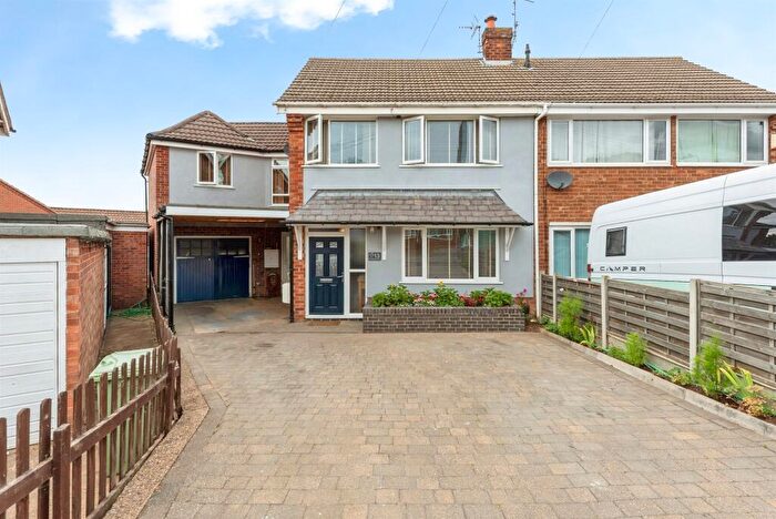 4 Bedroom Semi-Detached House For Sale In Southlands Drive, Grantham, NG31