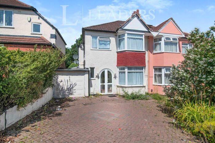 3 Bedroom Semi-Detached House To Rent In Sherwood Road, B28
