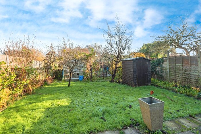 2 Bedroom Bungalow For Sale In Boscombe Road, Worcester Park, KT4