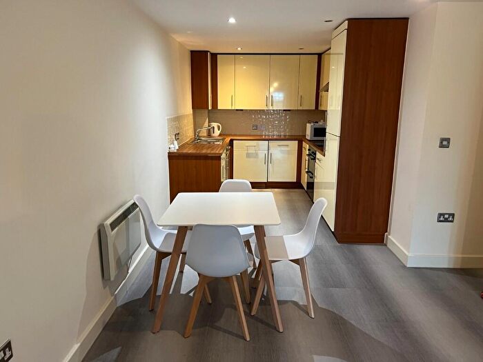 2 Bedroom Flat To Rent In The Laurels, Knighton Park Road, Leicester, Leicestershire, LE2