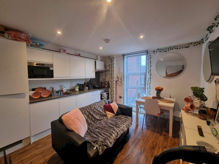 3 Bedroom Flat To Rent In Hampden Road, London, N8