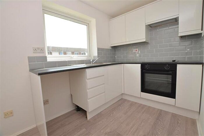Apartment To Rent In Dellow Close, Ilford, IG2