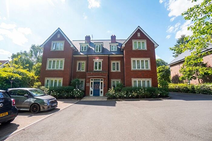 2 Bedroom Flat For Sale In Amersham Road, High Wycombe, HP13
