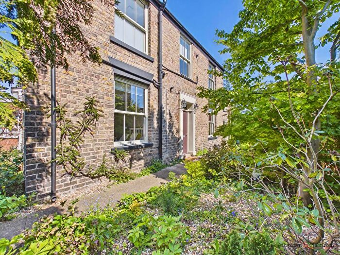 2 Bedroom End Of Terrace House For Sale In Norwood, Beverley, HU17