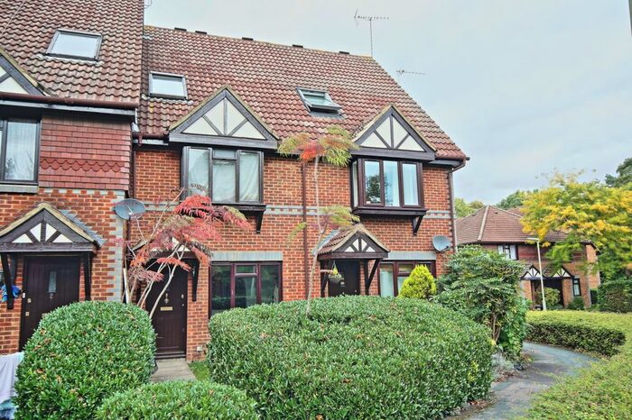 1 Bedroom Flat To Rent In Dorchester Court, Oriental Road, Woking, GU22