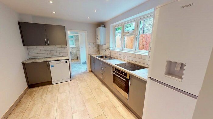 3 Bedroom Property To Rent In Ranelagh Road, London, E11