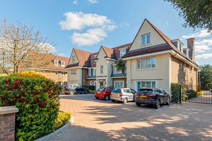 2 Bedroom Flat To Rent In Blagdens Lane, N14