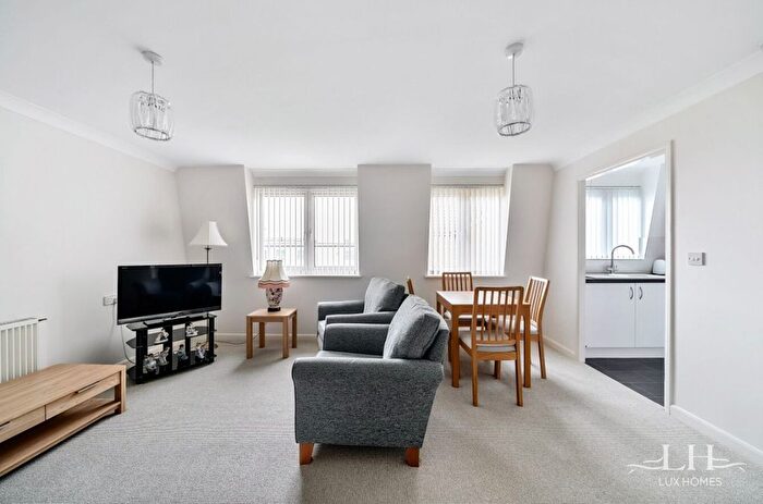 1 Bedroom Flat For Sale In Draper Court, Hornchurch, RM12