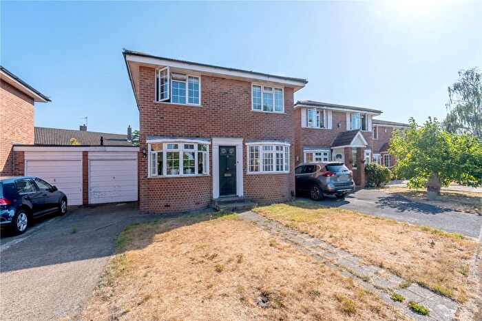 4 Bedroom Detached House For Sale In Birchwood Grove, Hampton, TW12