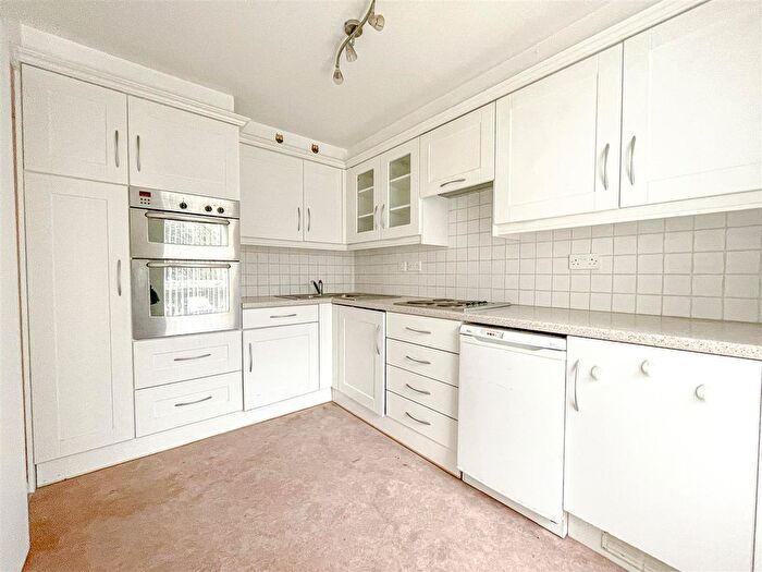 2 Bedroom Flat For Sale In Knighton Road, Leicester, LE2