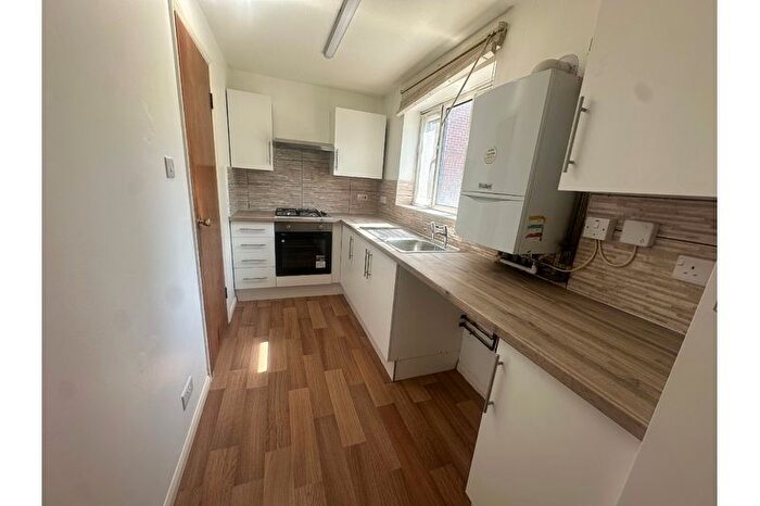 2 Bedroom Flat To Rent In Burnham Gardens, Croydon, Surrey, CR0