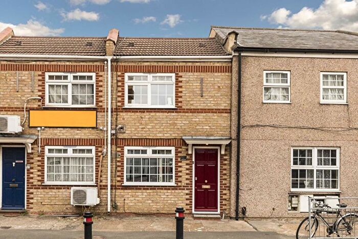 2 Bedroom Property To Rent In Old Oak Common Lane, Acton, W3