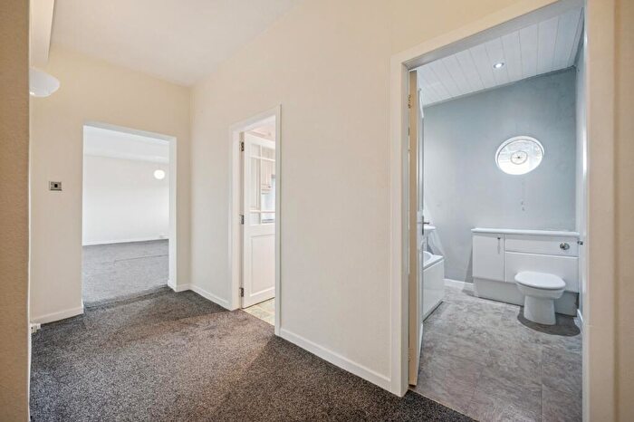 1 Bedroom Flat To Rent In Kelvin Court, Anniesland, Glasgow, G12