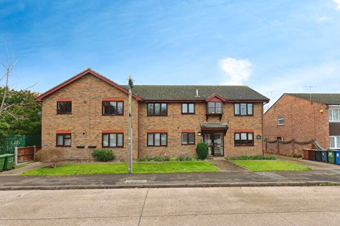 1 Bedroom Flat For Sale In Lower Crescent, Linford, Stanford-Le-Hope, SS17