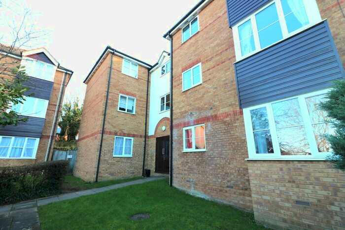 1 Bedroom Flat To Rent In Chagny Close, Letchworth, SG6