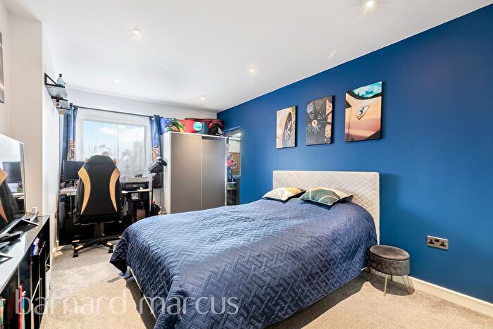 1 Bedroom Flat For Sale In Mollison Drive, Wallington, SM6