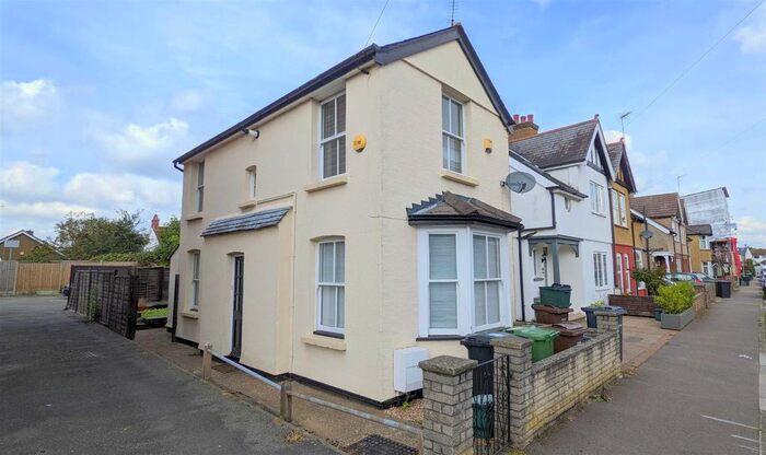 2 Bedroom Detached House To Rent In Wellington Road, St Albans, Hertfordshire, AL1